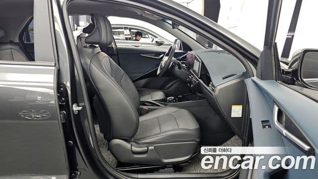 Kia Niro 2023 — Şəkil 11/20