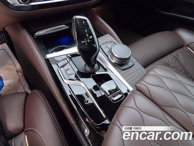 BMW 5 Series 2021 — ფოტო 8/20