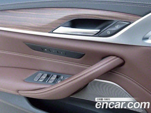 BMW 5 Series 2021 — ფოტო 14/20