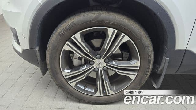 Volvo XC40 2021 — ფოტო 5/20