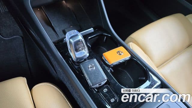 Volvo XC40 2021 — ფოტო 9/20