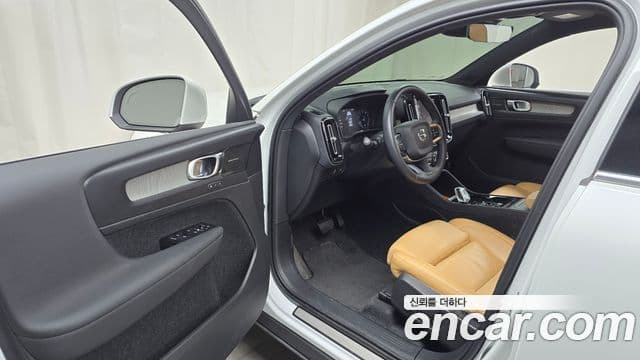 Volvo XC40 2021 — Şəkil 10/20