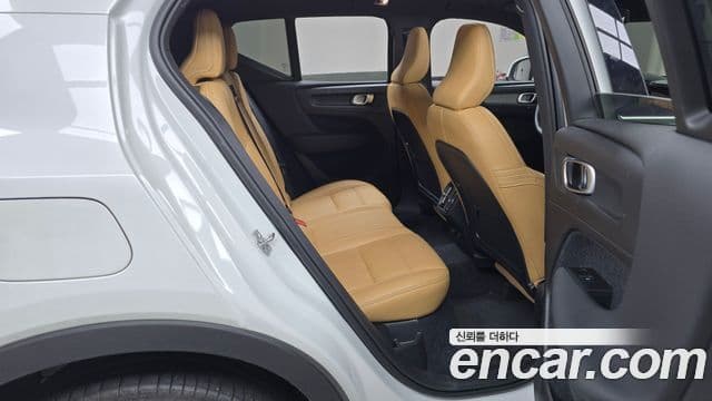 Volvo XC40 2021 — ფოტო 12/20