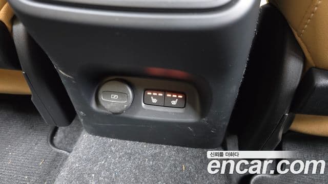 Volvo XC40 2021 — ფოტო 18/20