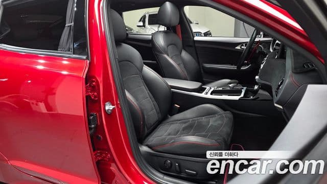Kia Stinger 2022 — Şəkil 10/20