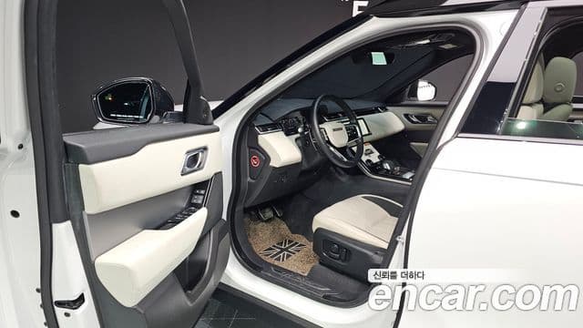 Land Rover Range Rover Velar 2023 — Şəkil 10/20
