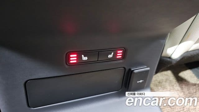 Land Rover Range Rover Velar 2023 — Şəkil 19/20