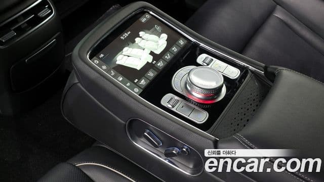 Genesis G90 2022 — ფოტო 17/20