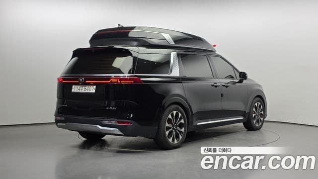 Kia Carnival 2021 — ფოტო 2/20