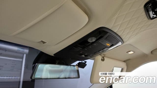 Kia Carnival 2021 — ფოტო 17/20