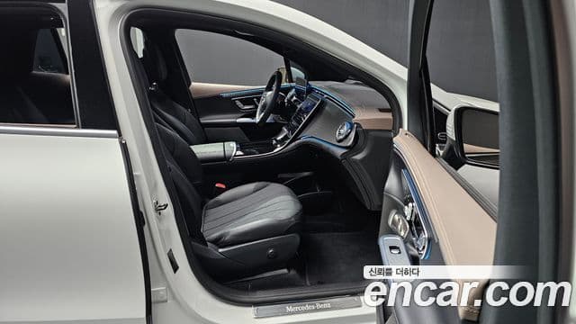 Mercedes-Benz EQE SUV 2023 — Şəkil 9/20