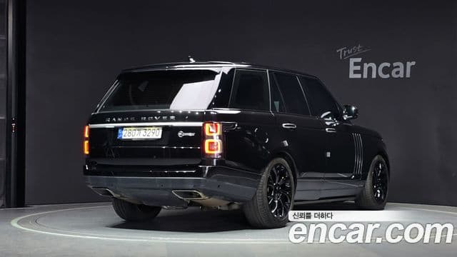Land Rover Range Rover 2021 — Photo 18/20