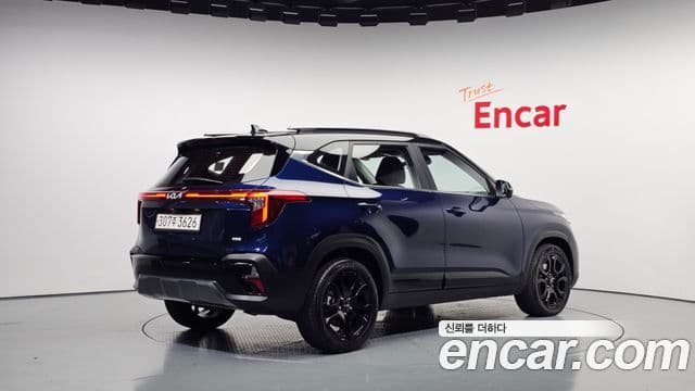 Kia Seltos 2023 — ფოტო 2/20