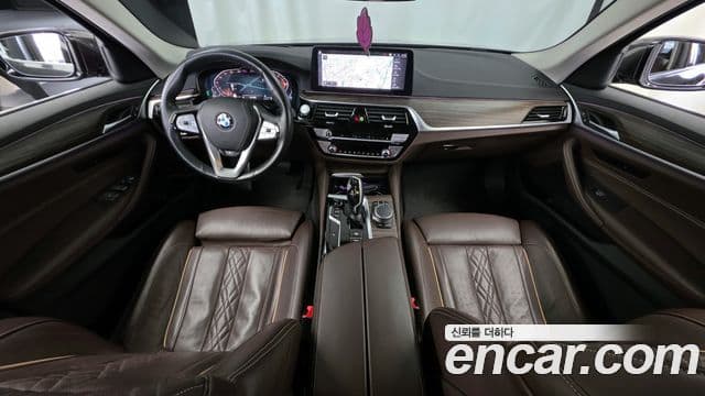 BMW 5 Series 2020 — Photo 17/20