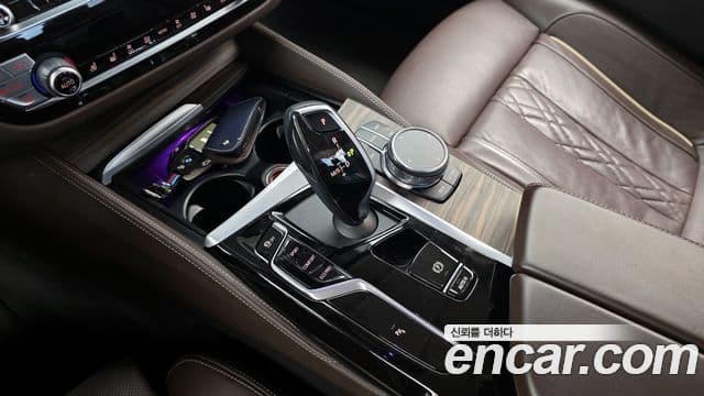 BMW 5 Series 2020 — Photo 11/20