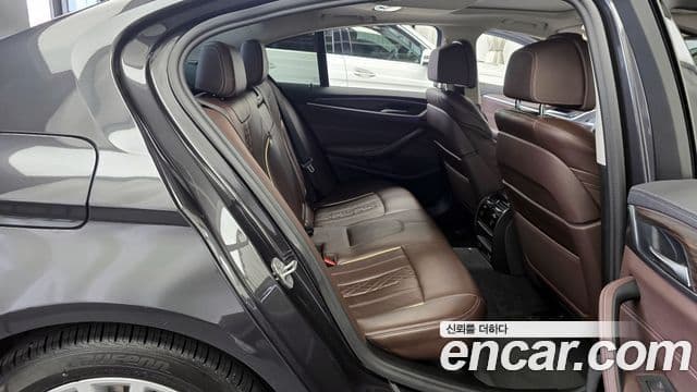 BMW 5 Series 2020 — Photo 10/20