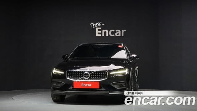 Volvo V60 Cross Country 2021 — Фото 2/20