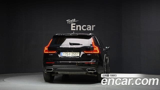 Volvo V60 Cross Country 2021 — Фото 3/20