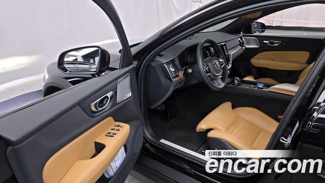 Volvo V60 Cross Country 2021 — Фото 8/20