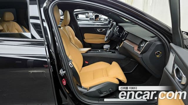 Volvo V60 Cross Country 2021 — Фото 11/20