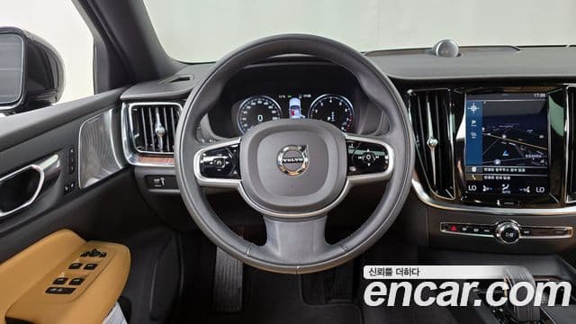 Volvo V60 Cross Country 2021 — Фото 13/20
