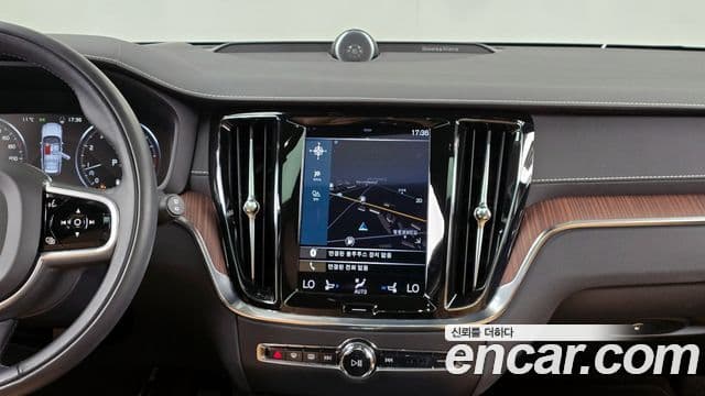 Volvo V60 Cross Country 2021 — Фото 14/20