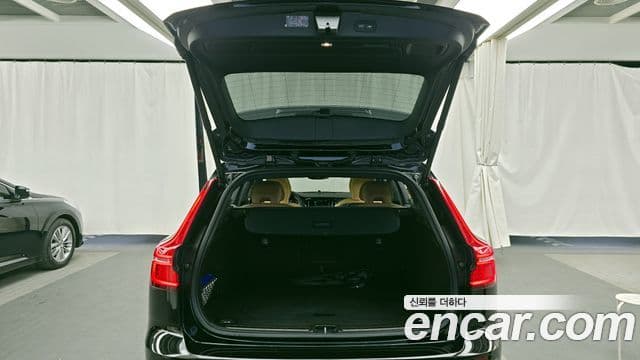 Volvo V60 Cross Country 2021 — Фото 20/20