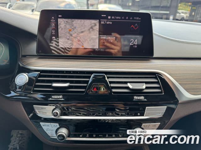 BMW 5 Series 2020 — Şəkil 10/17