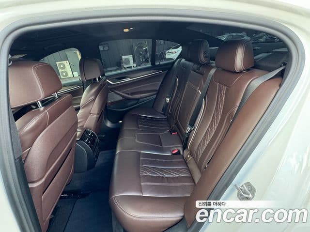 BMW 5 Series 2020 — Şəkil 13/17