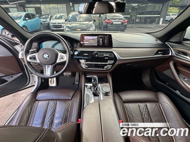 BMW 5 Series 2020 — Şəkil 14/17