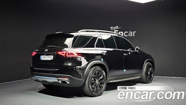 Mercedes-Benz GLE-Class 2021 — ფოტო 2/20