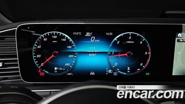 Mercedes-Benz GLE-Class 2021 — ფოტო 8/20