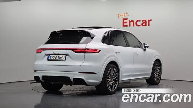 Porsche Cayenne 2023 — Photo 16/20