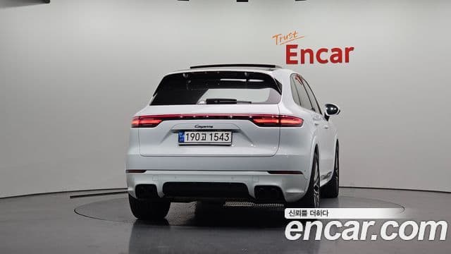 Porsche Cayenne 2023 — Photo 17/20