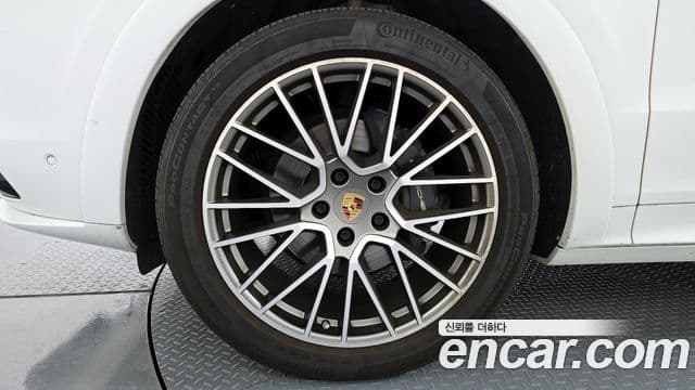 Porsche Cayenne 2023 — Photo 4/20