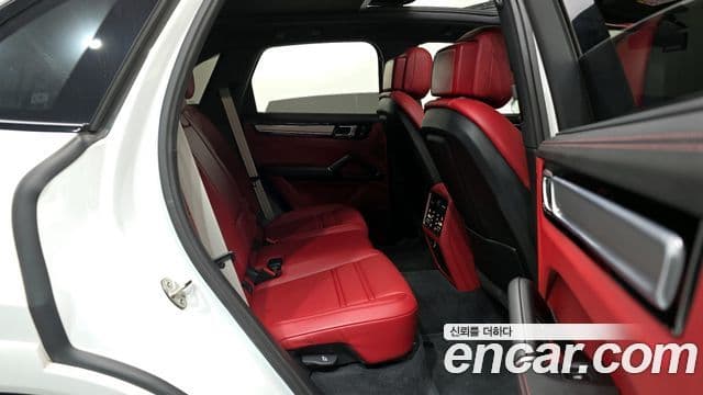 Porsche Cayenne 2023 — Photo 5/20