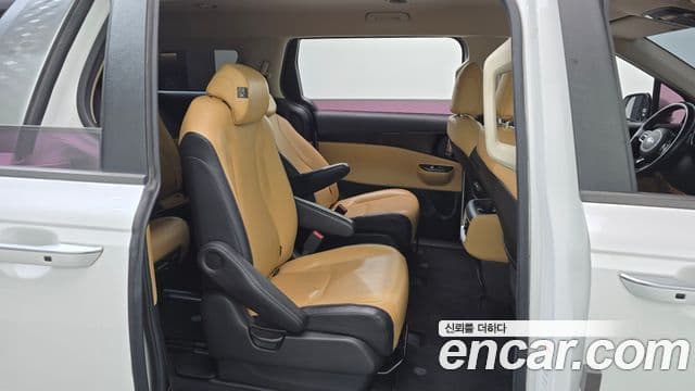 Kia Carnival 2020 — Şəkil 18/20