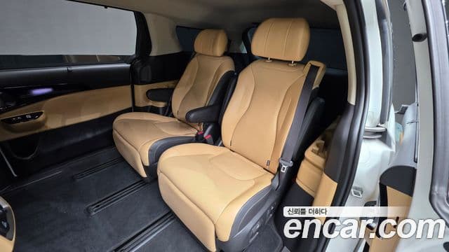 Kia Carnival 2023 — Фото 17/20