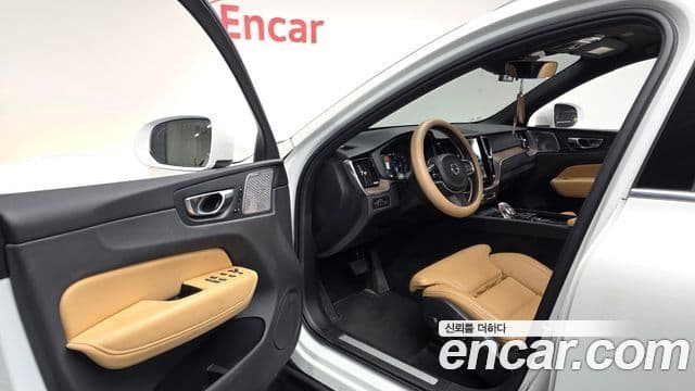 Volvo XC60 2021 — Şəkil 12/20