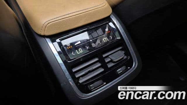 Volvo XC60 2021 — Şəkil 19/20