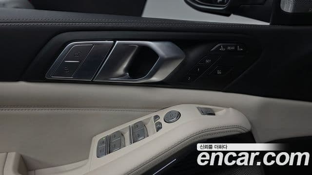 BMW X7 2021 — фото 17 из 20