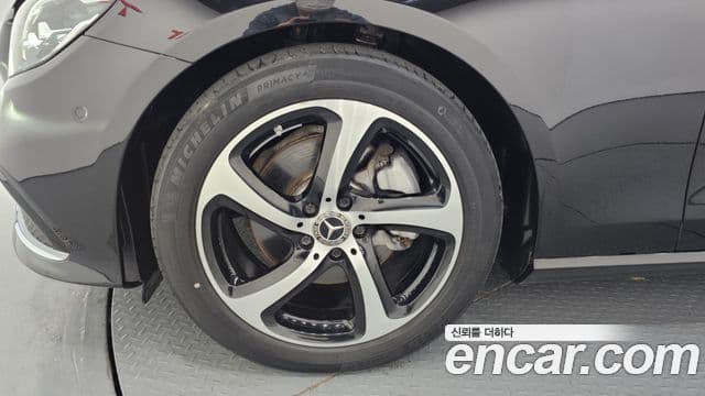 Mercedes-Benz E-Class 2021 — ფოტო 5/20