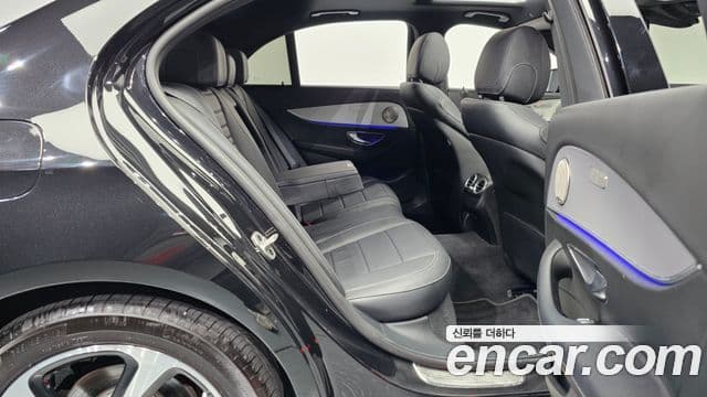Mercedes-Benz E-Class 2021 — ფოტო 12/20