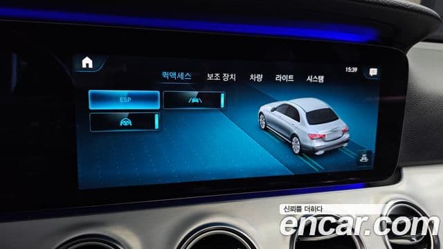 Mercedes-Benz E-Class 2021 — ფოტო 17/20