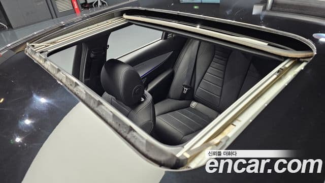 Mercedes-Benz E-Class 2021 — ფოტო 19/20