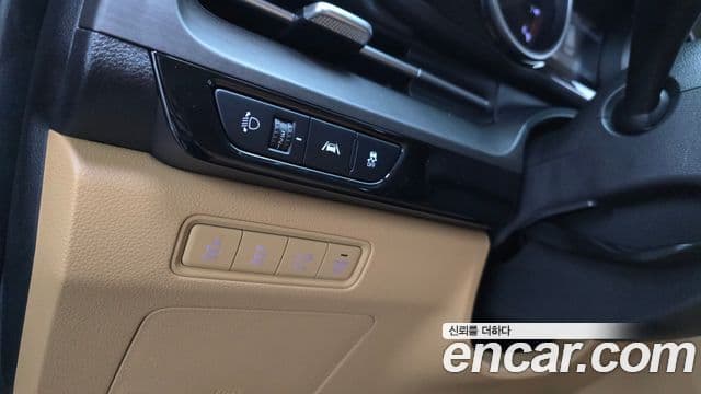 Kia Carnival 2020 — ფოტო 14/20