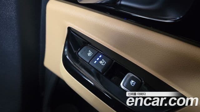 Kia Carnival 2020 — ფოტო 18/20