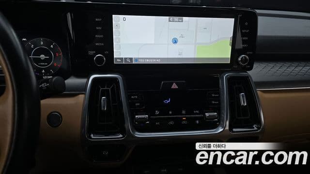 Kia Sorento 2023 — ფოტო 16/20