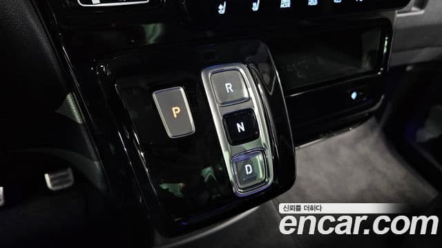 Hyundai Staria 2022 — ფოტო 9/20