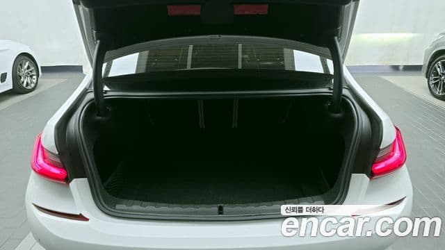 BMW 3 Series 2021 — ფოტო 20/20